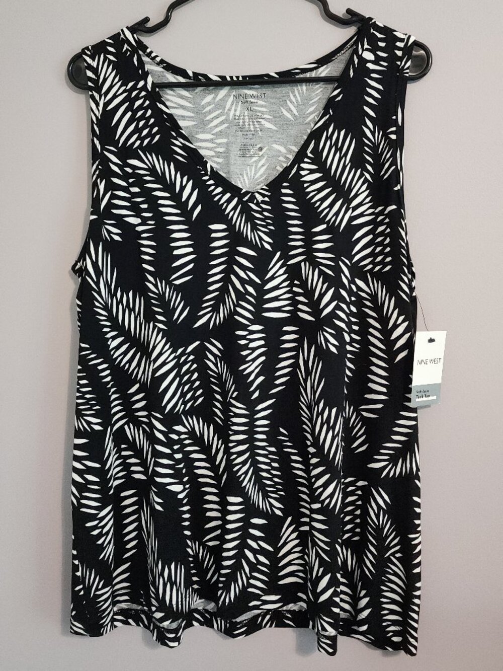 Nine West Black and White Soft Spun Flowy Tank Top - Size Extra Large